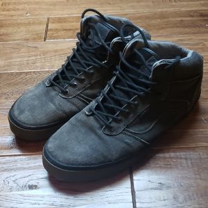 Van's otw mid top shoe